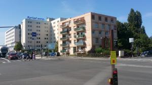 lESCALE à 50 m de la gare de viry chatillon