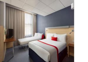 Standard Double Room room in Holiday Inn Express Edinburgh City Centre an IHG Hotel