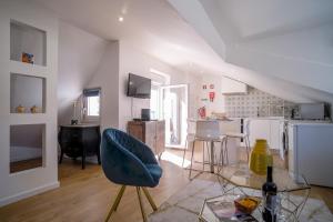 Good Karma - Bright and Sophisticated Apartment with Balcony