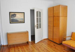 Spacious 2 BR apartment near beach