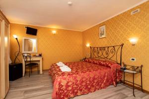 Double Room with Canal View room in Hotel Tintoretto