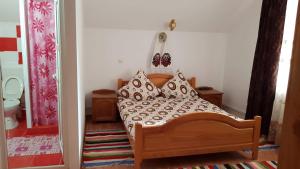 Double Room with Private Bathroom room in Pensiunea Todorica Sergiu