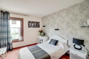 Hotels Contact Hotel Limoges - HOTEL DES DEUX MOULINS : photos des chambres