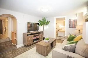 Cozy Retreat - Walk to UNC - Free Cruiser Bikes - Greeley