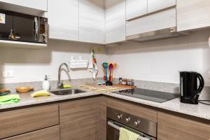 Viña Retreat - 2BR W Pool, Wifi & Parking