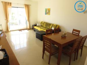 Apartamento T1 com vista mar perto da Praia N.ª Sra. da Rocha