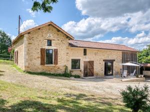 Cozy Holiday Home in Loubejac near Forest