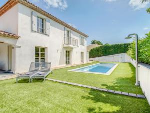 Cozy Villa in Le Plan de la tour with Private Swimming Pool