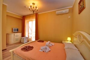 Double Room with Balcony room in Bretan Guest House