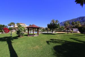 Lujoso Triplex Residencial Azahares by costablancarent