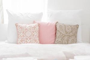 Comfy, renewed 3 bedroom apt in center