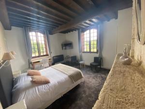 Hotels Hostellerie Les Griffons : photos des chambres