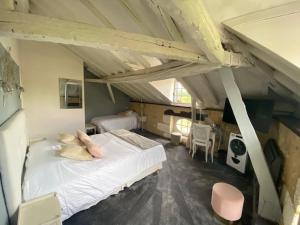 Hotels Hostellerie Les Griffons : Chambre Triple