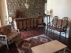 Chora Samothrakis, House with courtyard Nisos-Samothraki Greece