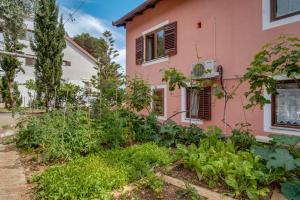 Apartments Villa Julija 