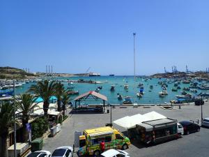 Double Room with Balcony and Front Sea View room in Duncan Guesthouse