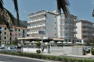 Hotel Pietra di Luna - مينوري