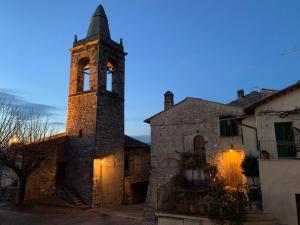 Casa Della Torre In Borgo Medievale
