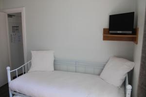 Hotels Logis Hotel De Paris : photos des chambres