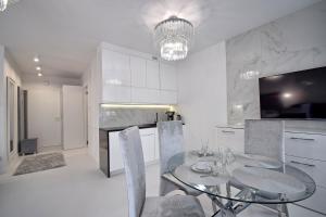 CRYSTAL Apartament 80m od plaży, przy latarni morskiej