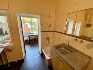Apartment - Ground Floor room in Guest House Luch