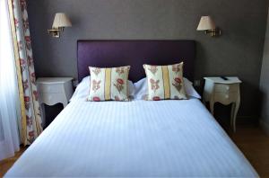 Hotels Hotel Restaurant Chartron : Chambre Double - Vue sur Jardin