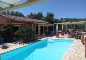 Paxos Bonzai Studios - Oziás