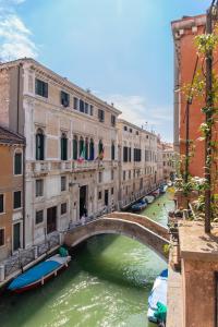 Deluxe Junior Suite with Canal View room in Charming Venice Santa Fosca