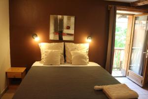 Quadruple Room with Mountain View room in LA JARBELLE - Gîte et Spa