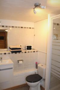 B&B / Chambres d'hotes LA JARBELLE - Gite et Spa : Studio Familial