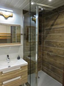 Appartements Pensee Des Alpes 2 Etoiles Ski and Spa : photos des chambres