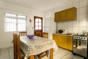 Casa 150m da praia em pátio familiar