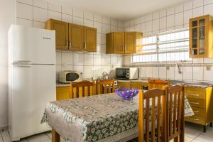 Casa 150m da praia em pátio familiar