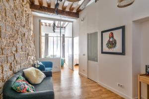 New Stunning 4 Bdrs Apt, With AC – Le Marais