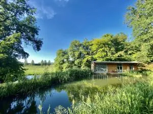 Secluded, New Forest Riverside Lodge - Breamore