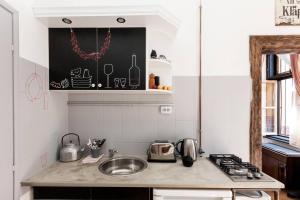 Little Whistle in the heart of Jewish district with AC