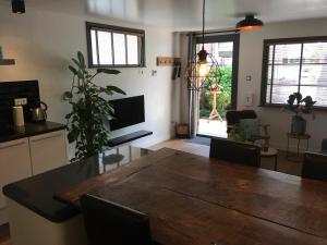 Annadora Beach House - Private Parking