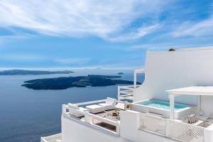 Aqua Mare Luxury Suites Santorini Greece