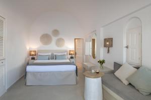 Aqua Mare Luxury Suites Santorini Greece