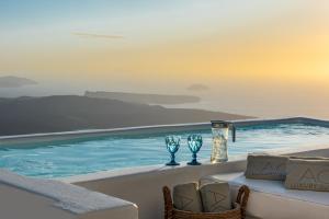 Aqua Mare Luxury Suites Santorini Greece