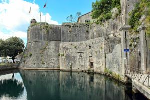 Bright, Romantic & Super Stylish Old Town Flat with Seaview & Shared Terrace - Hotel 3 stelle a Kotor (Cattaro)