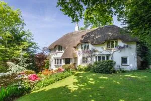 Forest Drove Cottage · Idyllic New Forest 6 Bedroom Thatched Cottage - Ellingham