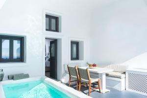 Aqua Mare Luxury Suites Santorini Greece