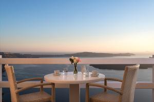 Aqua Mare Luxury Suites Santorini Greece