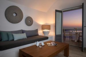 Aqua Mare Luxury Suites Santorini Greece