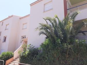 Bandol nature et loisirs: Parking Piscine