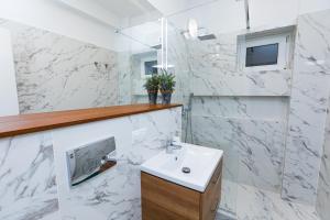 Colorful & Cozy Condo