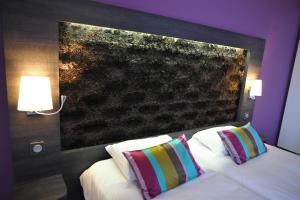 Hotels The Originals Boutique, Hotel Le Lion d'Or, Fougeres Ouest (Inter-Hotel) : photos des chambres