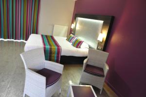 Hotels The Originals Boutique, Hotel Le Lion d'Or, Fougeres Ouest (Inter-Hotel) : photos des chambres