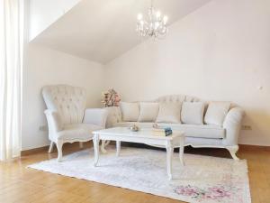 Adria Apartments and Rooms 